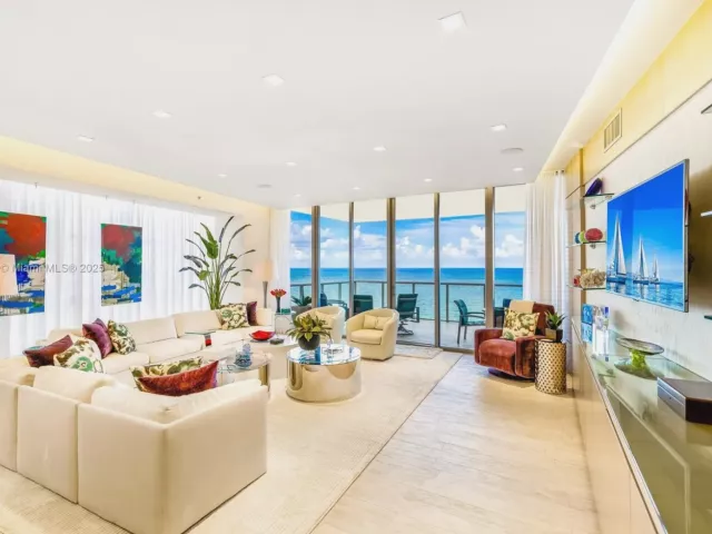 3-bedroom condo for sale in Bal Harbour - 9705 Collins Ave 1101N - MondialRealty