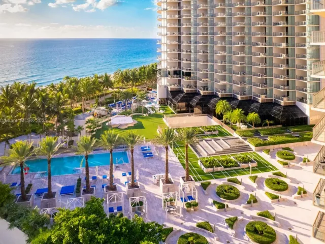 3-bedroom condo for sale in Bal Harbour - 9705 Collins Ave 1101N - MondialRealty