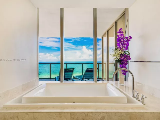 3-bedroom condo for sale in Bal Harbour - 9705 Collins Ave 1101N - MondialRealty