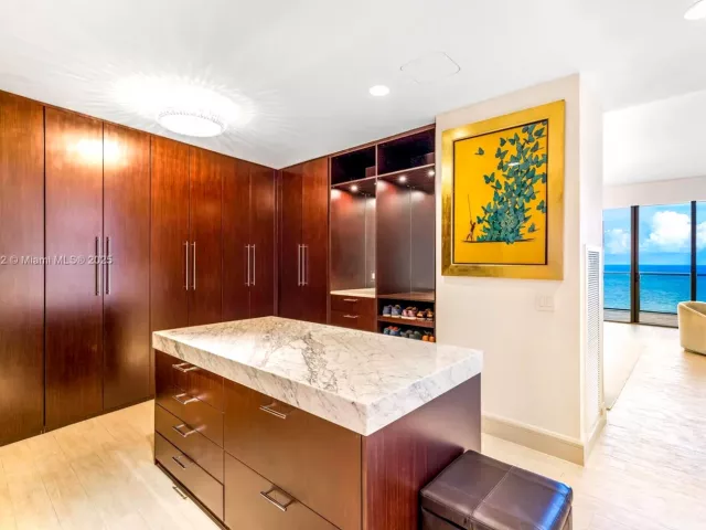 3-bedroom condo for sale in Bal Harbour - 9705 Collins Ave 1101N - MondialRealty