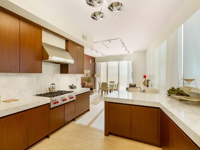 3-bedroom condo for sale in Bal Harbour - 9705 Collins Ave 1101N - MondialRealty