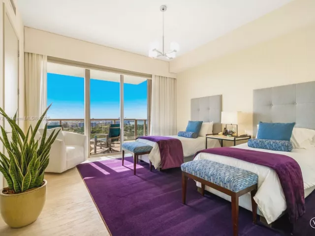 3-bedroom condo for sale in Bal Harbour - 9705 Collins Ave 1101N - MondialRealty