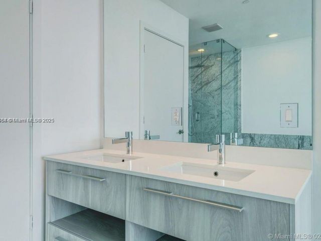 Apartment for sale  Unit #1002 - photo 6167963