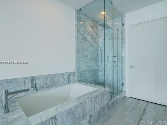 Apartment for sale  Unit #1002 - photo 6167964