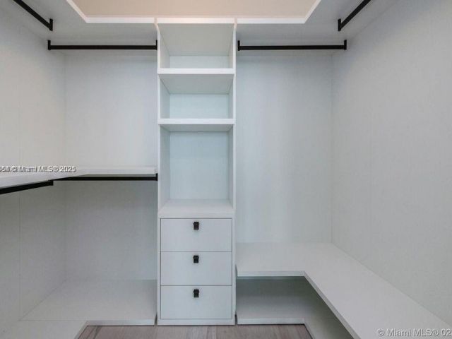 Apartment for sale  Unit #1002 - photo 6167965