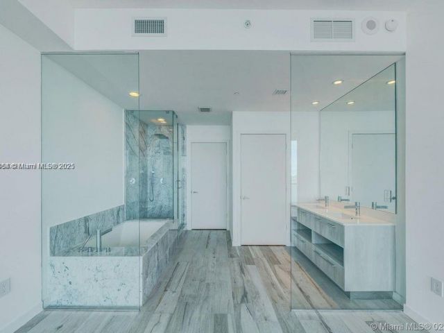 Apartment for sale  Unit #1002 - photo 6167967