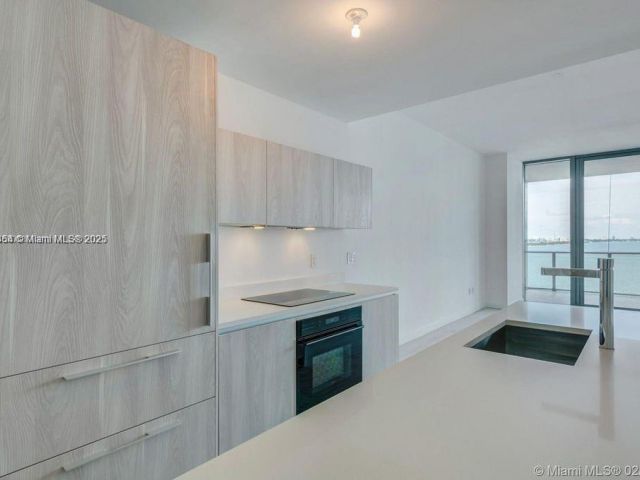 Apartment for sale  Unit #1002 - photo 6167971