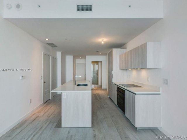 Apartment for sale  Unit #1002 - photo 6167973