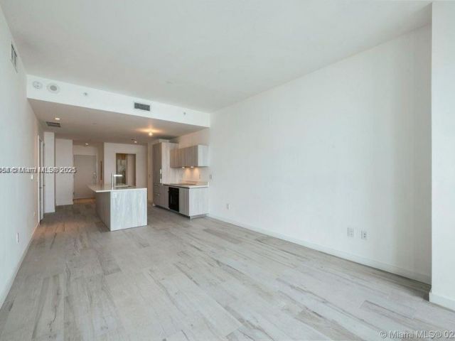 Apartment for sale  Unit #1002 - photo 6167977