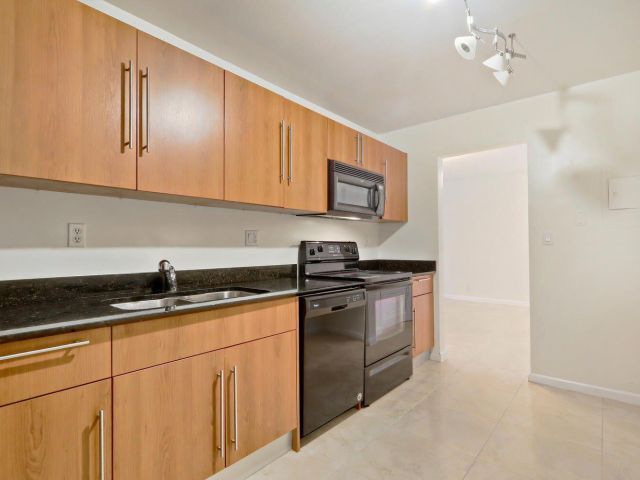 Apartment for sale  Unit #201 - photo 6168346