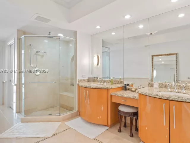 3-bedroom condo for rent in Sunny Isles Beach - 17875 Collins Ave 3404 - MondialRealty