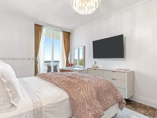 3-bedroom condo for rent in Sunny Isles Beach - 17875 Collins Ave 3404 - MondialRealty