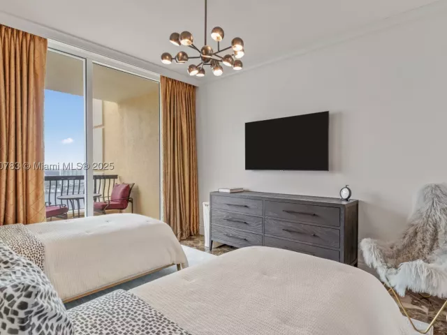 3-bedroom condo for rent in Sunny Isles Beach - 17875 Collins Ave 3404 - MondialRealty