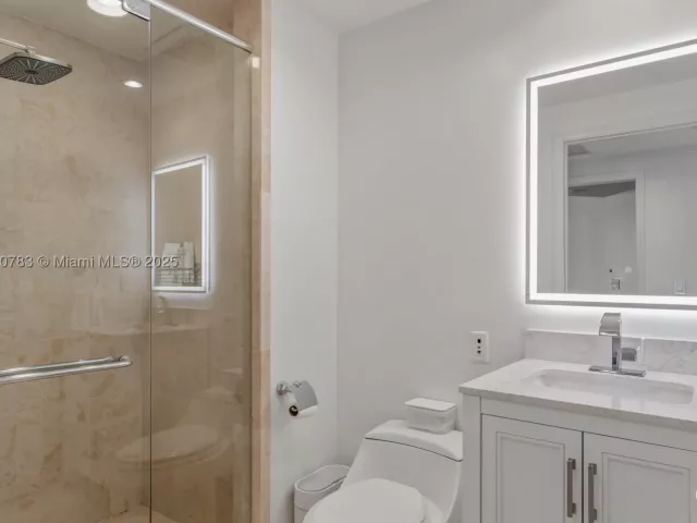 3-bedroom condo for rent in Sunny Isles Beach - 17875 Collins Ave 3404 - MondialRealty