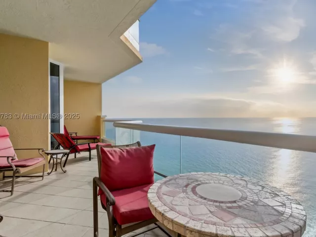 3-bedroom condo for rent in Sunny Isles Beach - 17875 Collins Ave 3404 - MondialRealty