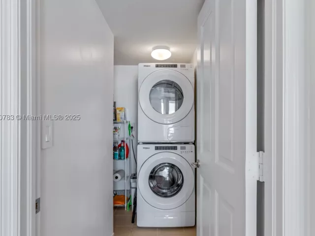 3-bedroom condo for rent in Sunny Isles Beach - 17875 Collins Ave 3404 - MondialRealty
