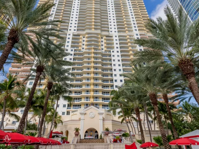 3-bedroom condo for rent in Sunny Isles Beach - 17875 Collins Ave 3404 - MondialRealty