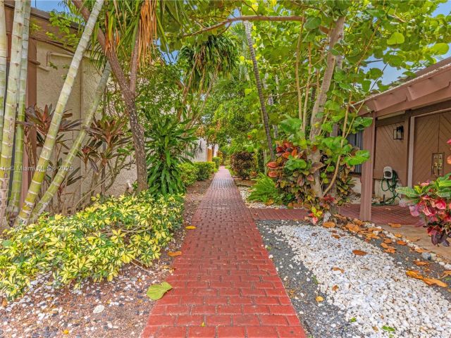 Home for rent at 2627 S PARKVIEW DR 2627 - photo 6150857