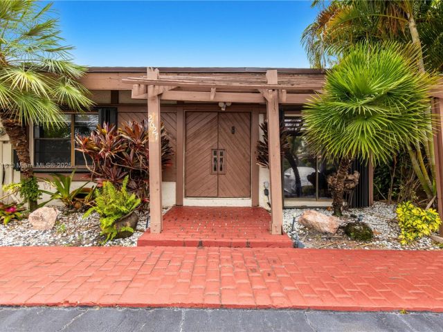 Home for rent at 2627 S PARKVIEW DR 2627 - photo 6150858