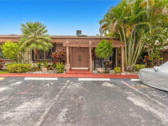 Home for rent at 2627 S PARKVIEW DR 2627 - photo 6150859