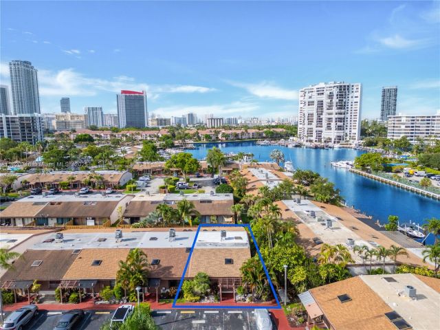 Home for rent at 2627 S PARKVIEW DR 2627 - photo 6150863