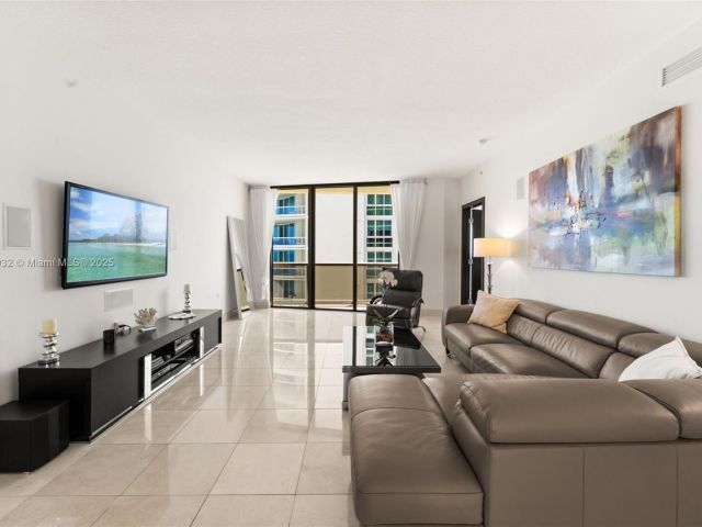 Apartment for rent  Unit #2202 - photo 6151641