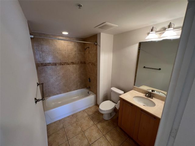 Apartment for rent  Unit #911 - photo 6164564