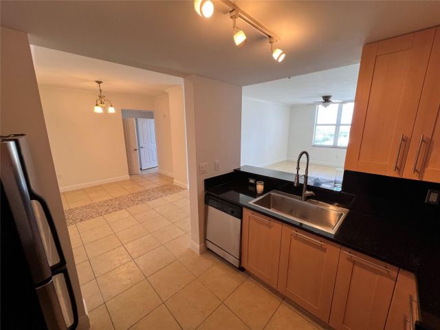 Apartment for rent  Unit #911 - photo 6164575