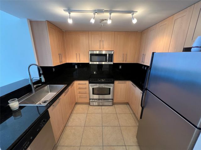 Apartment for rent  Unit #911 - photo 6164576