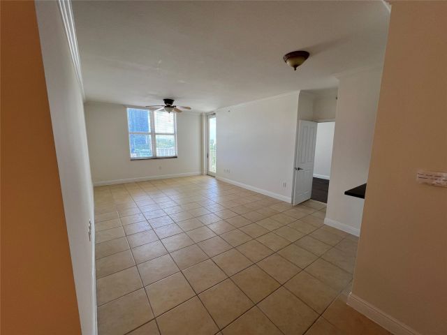 Apartment for rent  Unit #911 - photo 6164577