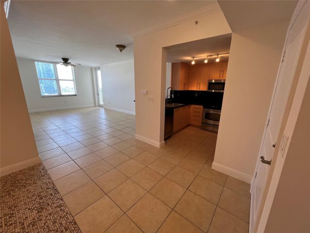 Apartment for rent  Unit #911 - photo 6164578