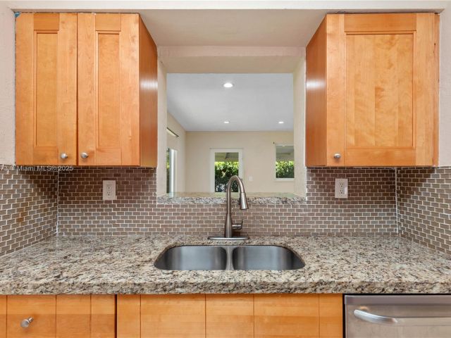 Home for sale at 918 NE 6th St - photo 6170748