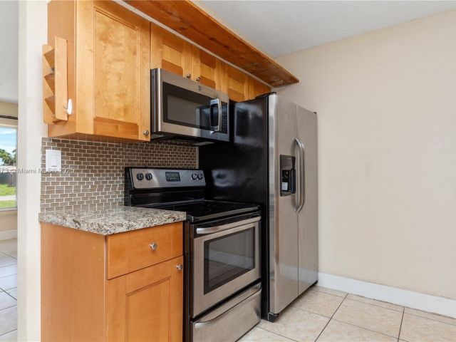 Home for sale at 918 NE 6th St - photo 6170755