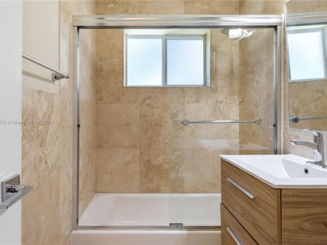 Home for sale at 918 NE 6th St - photo 6170762