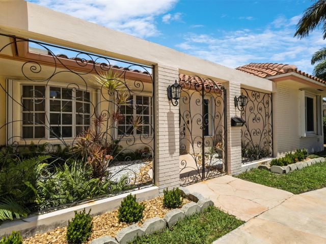 Home for sale at 6331 NE 22nd Ave - photo 6183283