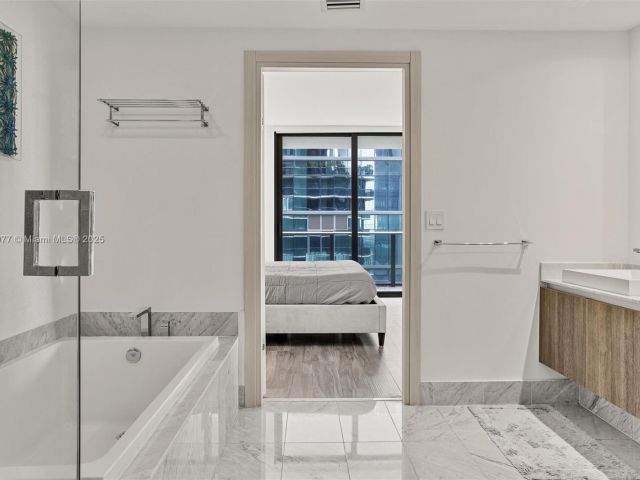 Apartment for sale  Unit #4205 - photo 6171900