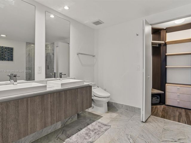 Apartment for sale  Unit #4205 - photo 6171902