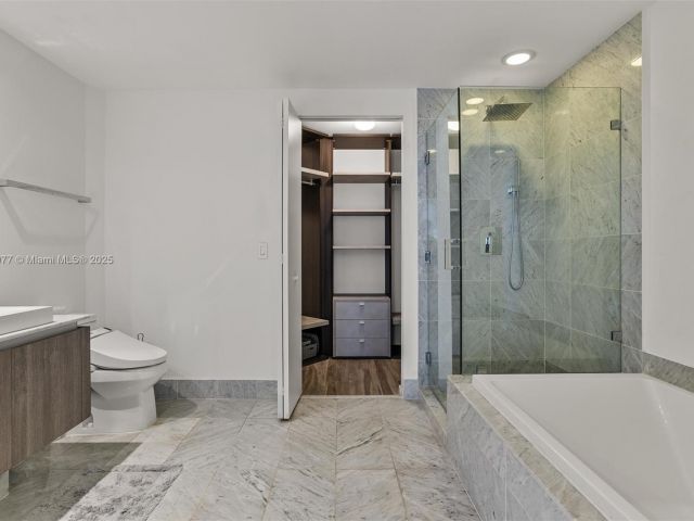 Apartment for sale  Unit #4205 - photo 6171903