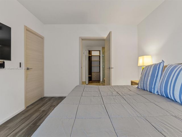 Apartment for sale  Unit #4205 - photo 6171904