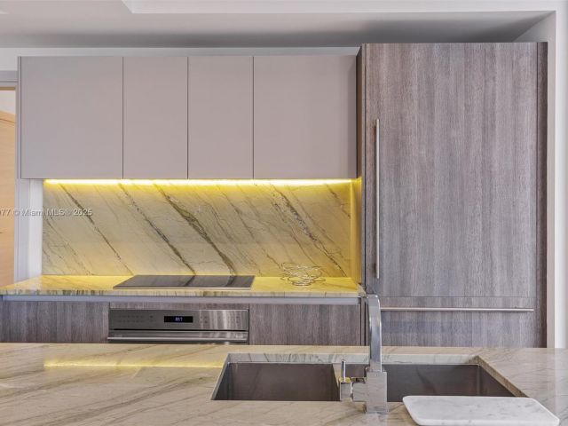 Apartment for sale  Unit #4205 - photo 6171907