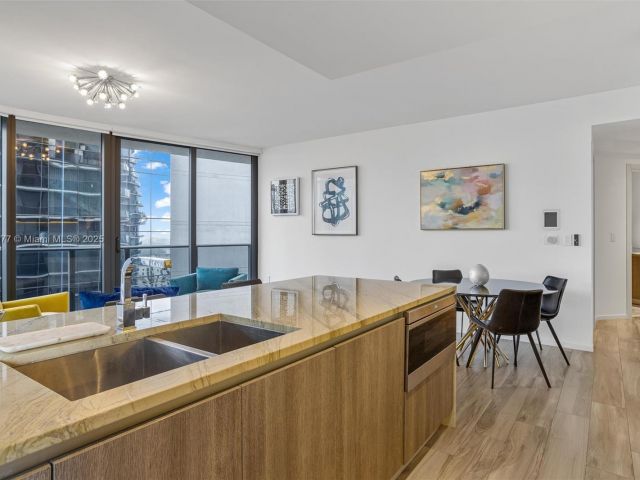 Apartment for sale  Unit #4205 - photo 6171909