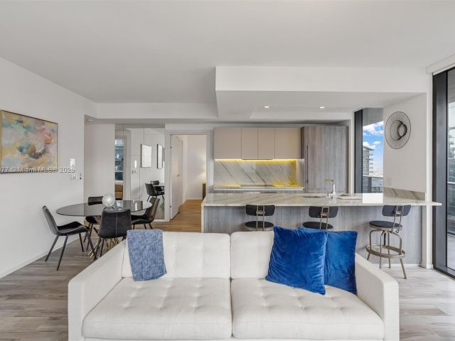 Apartment for sale  Unit #4205 - photo 6171910