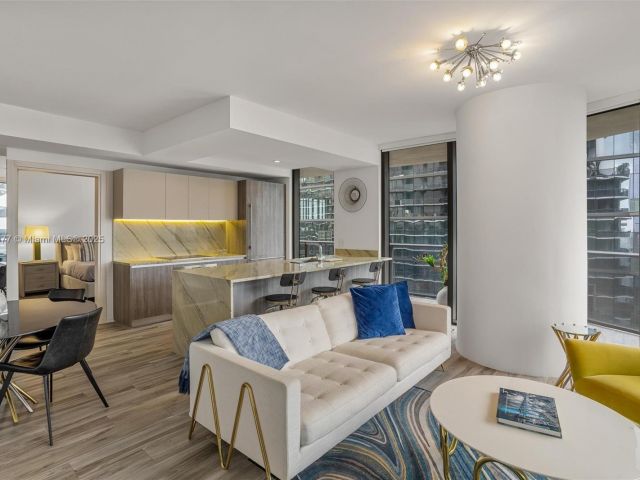 Apartment for sale  Unit #4205 - photo 6171911