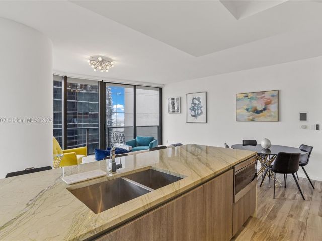 Apartment for sale  Unit #4205 - photo 6171914