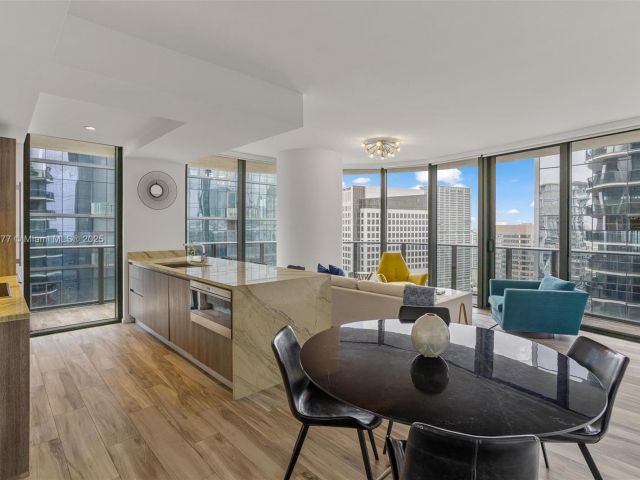 Apartment for sale  Unit #4205 - photo 6171916