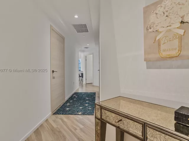 2-bedroom condo for sale in Miami - 801 S Miami Ave 4205 - MondialRealty