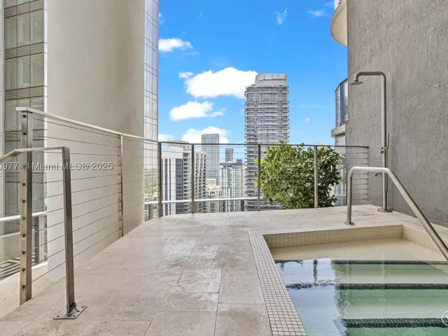 2-bedroom condo for sale in Miami - 801 S Miami Ave 4205 - MondialRealty