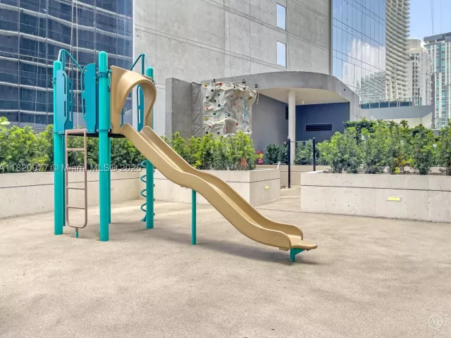 2-bedroom condo for sale in Miami - 801 S Miami Ave 4205 - MondialRealty