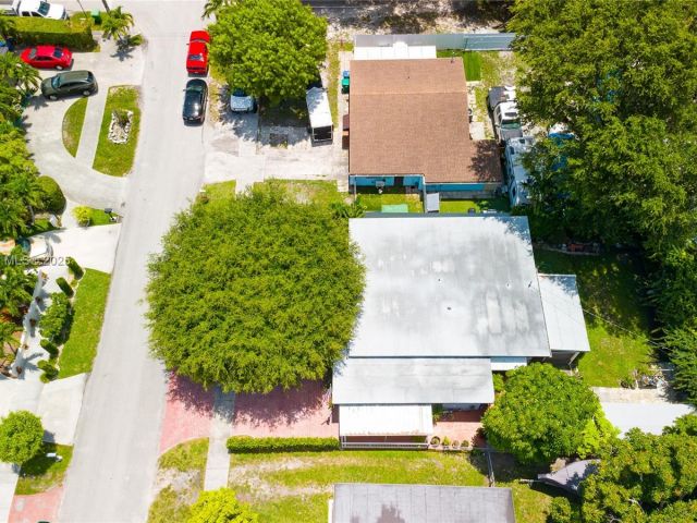 Home for sale at 7110 SW 13th Ter - photo 6154111