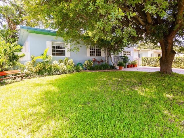 Home for sale at 7110 SW 13th Ter - photo 6154117